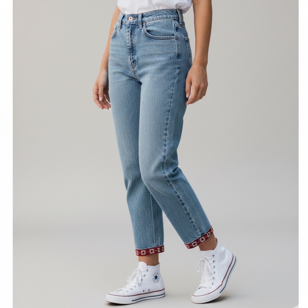 VINTAGE LEVI’S 521 Mom Jeans Talered Straight Size 8/26